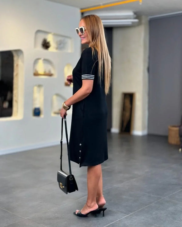 Kadın Kısa Kollu V Yakalı Yanlardan Yırtmaç Ve Düğmeli Viskon Iki Iplik Elbise