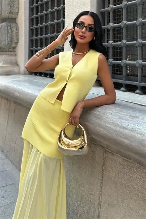 Yelekli Ve Pilise Etekli Triko Takım 10001